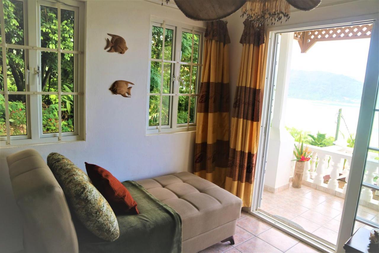 Seychelles Yellow Petals Anse Boileau Dış mekan fotoğraf